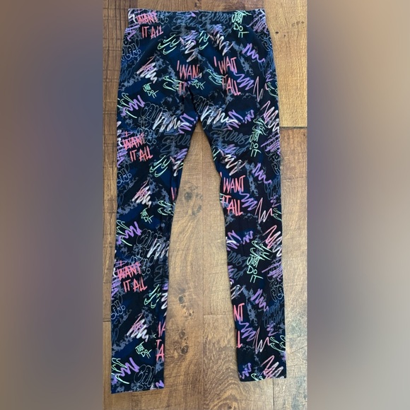 Nike girl youth glow in the dark leggings 
Size XL/extra large - Picture 6 of 8